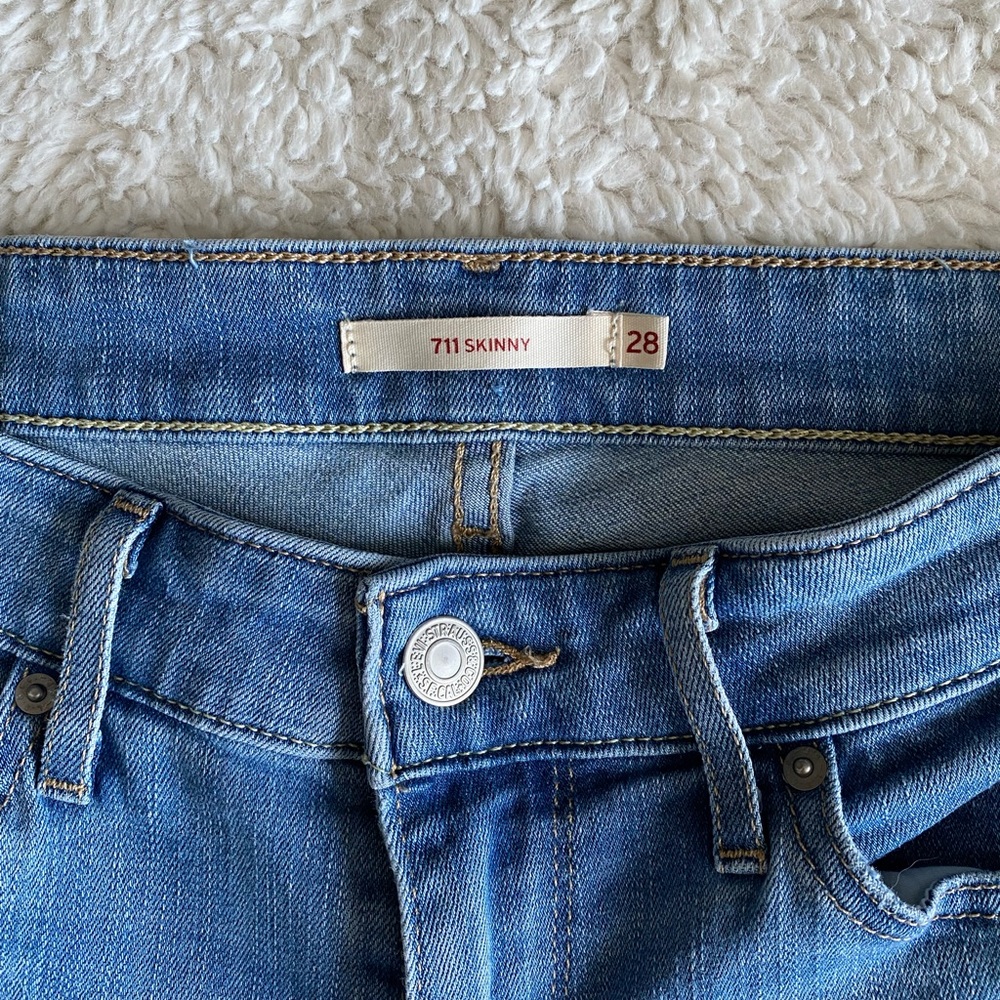 Women’s Levi’s jeans - Picture 6 of 7